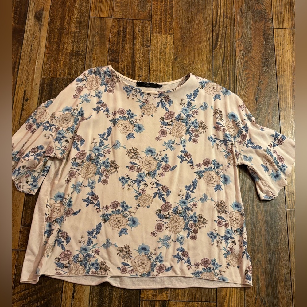 Large BKE Boutique floral shirt